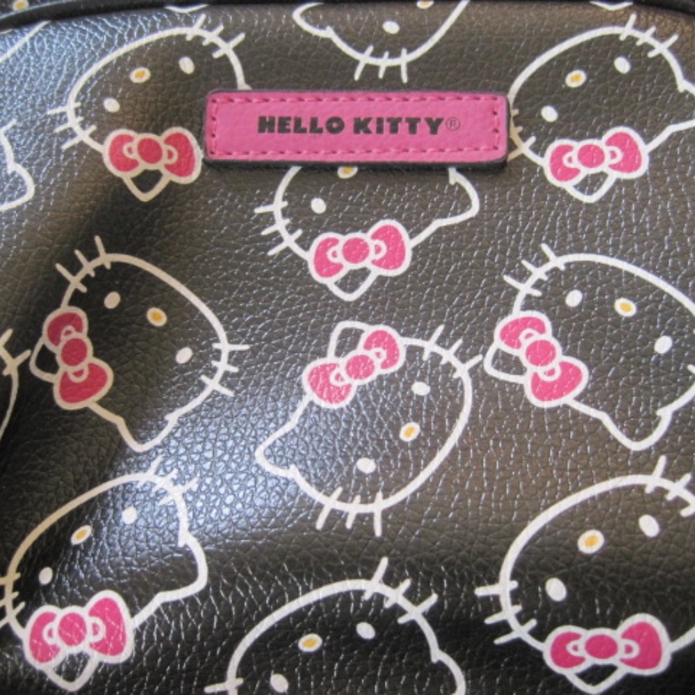 Hello Kitty Mini Backpack - Picture 2 of 9